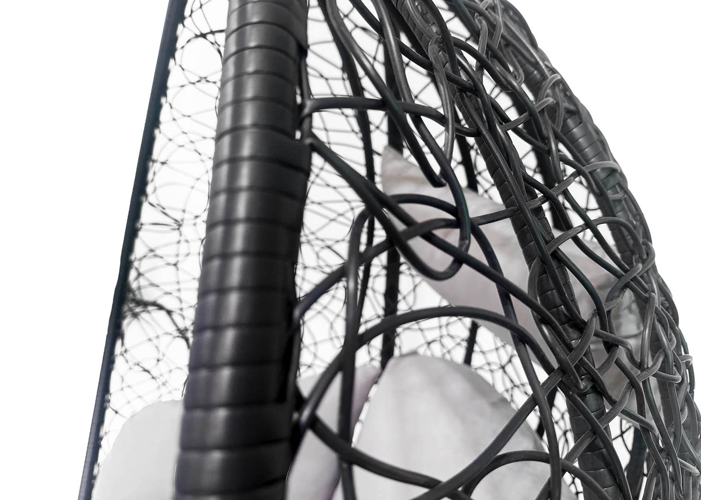 Silla Mecedora Gris. Cesta Colgante. Muebles de Jardin y Terraza