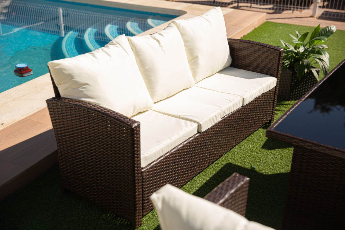 Sofa + Mesa + 2 Sillones+ 2 pufs de Ratan PE. Muebles de Jardin y Terraza